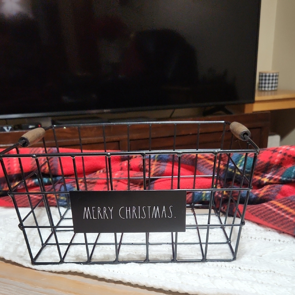 MERRY CHRISTMAS METAL BASKET.
